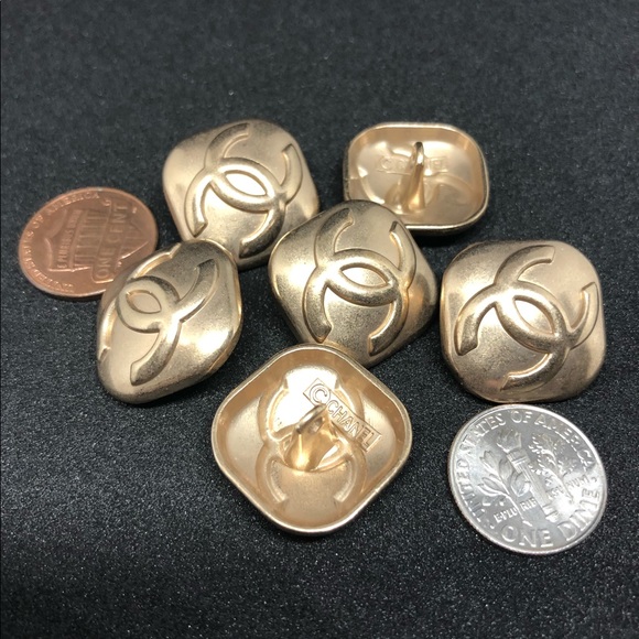 Chanel square buttons - Picture 4 of 4